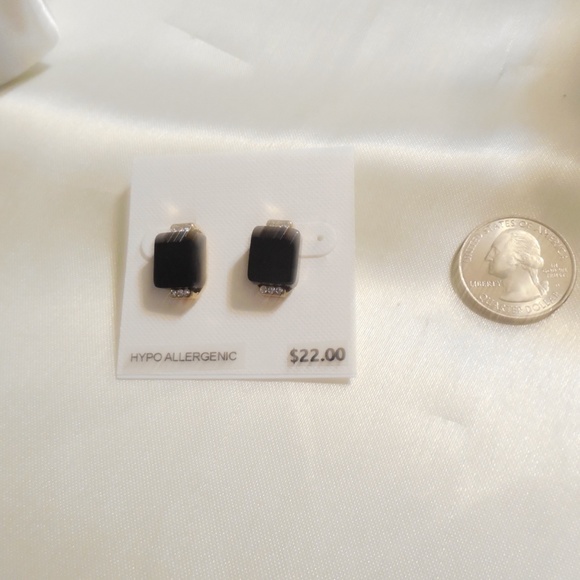 Department Store Gold Tone Black Square Earrings - Picture 3 of 5